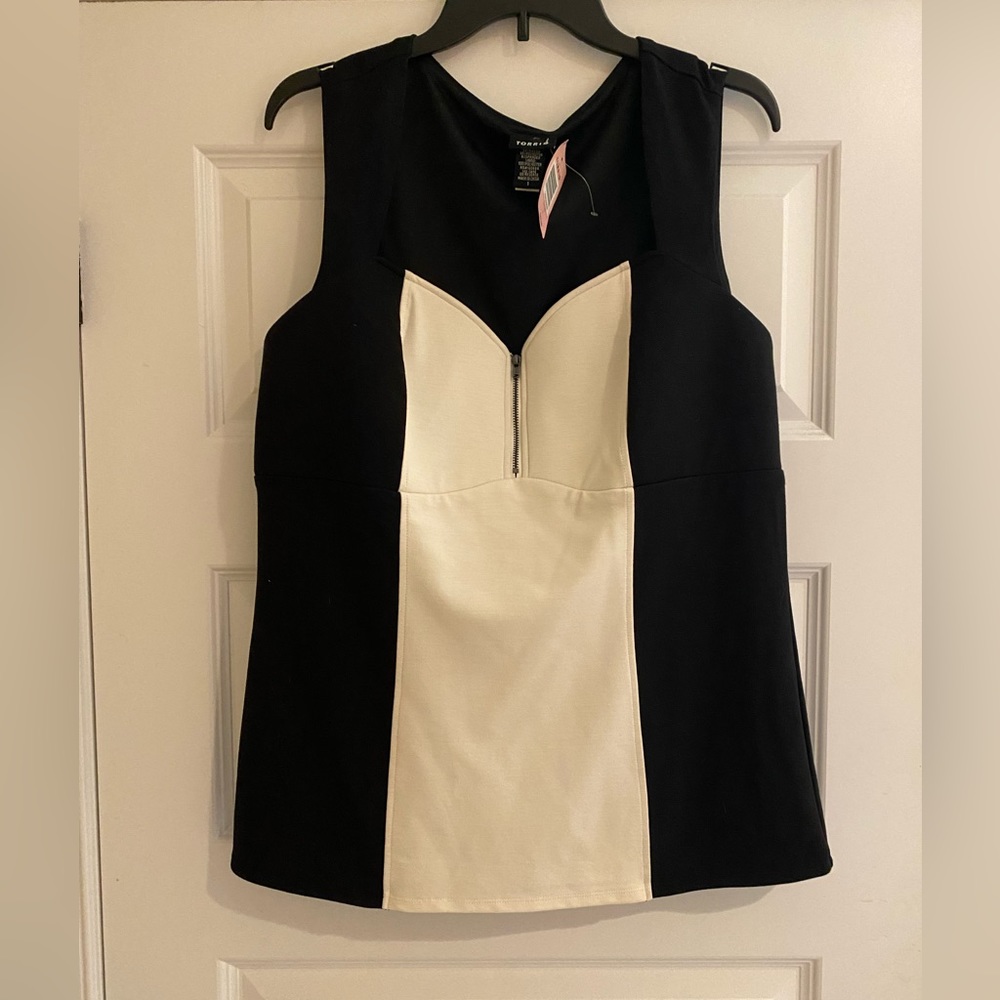 Torrid sleeveless top